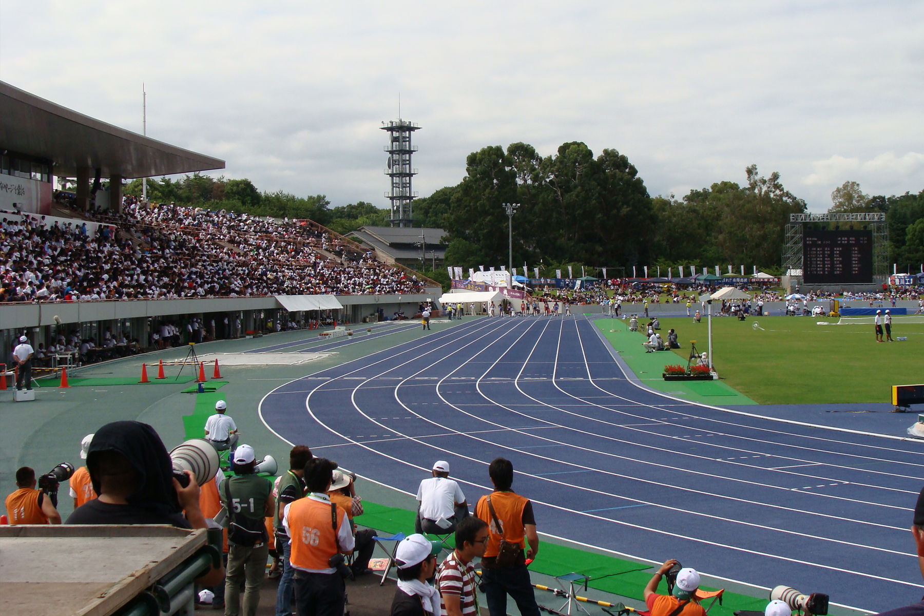 整備されたトラックの陸上競技場